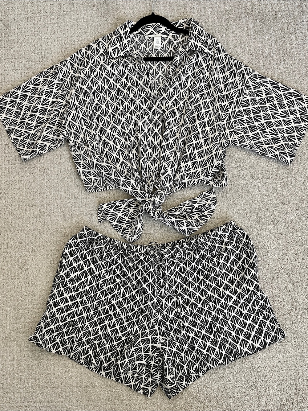 H&M Black & Cream Print Short Set XL